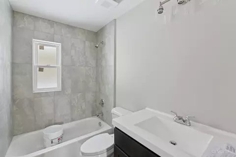 Bath - 2668 Shaffer Ave, Cincinnati, OH 45211 photo 3 of 4