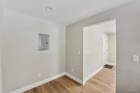 Entry Way - 2668 Shaffer Ave, Cincinnati, OH 45211 photo 2 of 7
