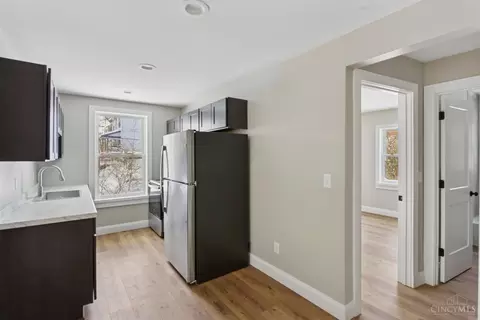 Entry Way - 2668 Shaffer Ave, Cincinnati, OH 45211 photo 5 of 7
