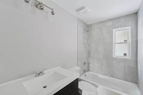 Bath - 2668 Shaffer Ave, Cincinnati, OH 45211 photo 2 of 4