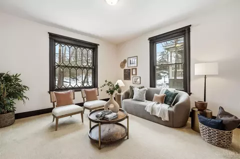 Living - 567 Howell Ave, Cincinnati, OH 45220 photo 2 of 3