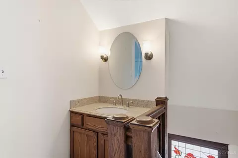 Bath - 567 Howell Ave, Cincinnati, OH 45220 photo 6 of 6