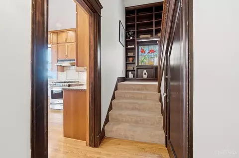 Entry Way - 567 Howell Ave, Cincinnati, OH 45220 photo 6 of 11