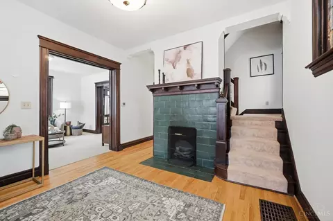 Entry Way - 567 Howell Ave, Cincinnati, OH 45220 photo 5 of 11