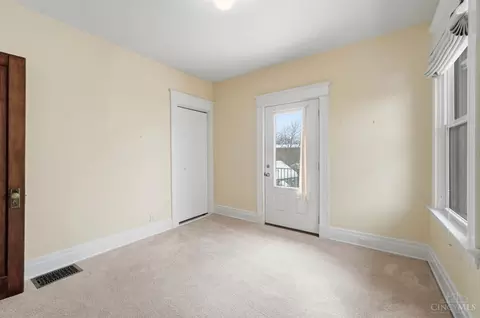 Bedroom - 567 Howell Ave, Cincinnati, OH 45220 photo 5 of 12