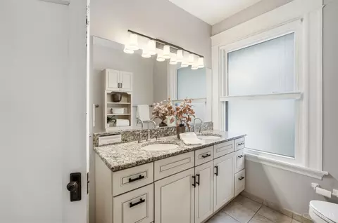 Bath - 567 Howell Ave, Cincinnati, OH 45220 photo 2 of 6