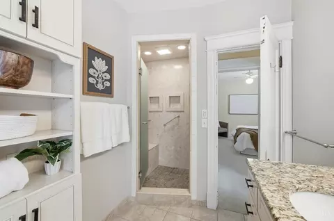 Bath - 567 Howell Ave, Cincinnati, OH 45220 photo 4 of 6