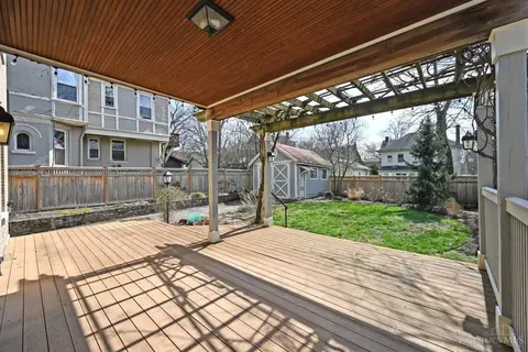 Exterior - 567 Howell Ave, Cincinnati, OH 45220 photo 11 of 16