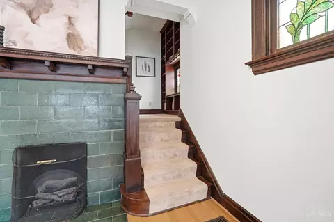 Entry Way - 567 Howell Ave, Cincinnati, OH 45220 photo 7 of 11
