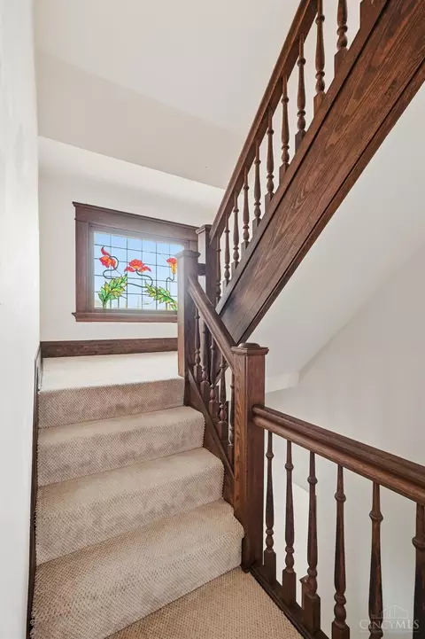 Entry Way - 567 Howell Ave, Cincinnati, OH 45220 photo 10 of 11