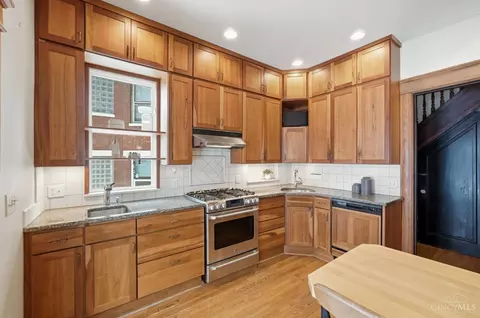 Kitchen - 567 Howell Ave, Cincinnati, OH 45220 photo 2 of 5