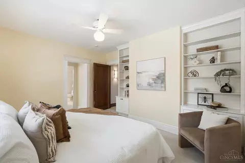 Bedroom - 567 Howell Ave, Cincinnati, OH 45220 photo 3 of 12