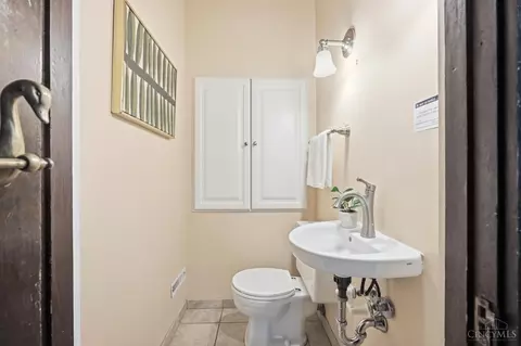 Bath - 567 Howell Ave, Cincinnati, OH 45220 photo 1 of 6