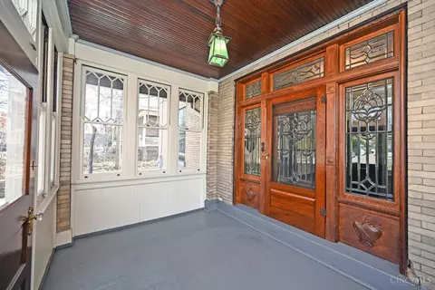 Exterior - 567 Howell Ave, Cincinnati, OH 45220 photo 5 of 16