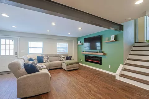 Living - 360 E State Rd, Cleves, OH 45002 photo 4 of 6