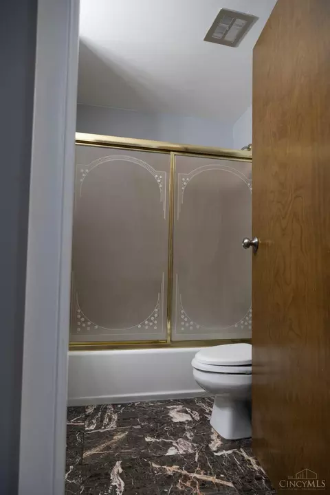 Bath - 11418 Lyncross Dr, Forest Park, OH 45240 photo 3 of 4