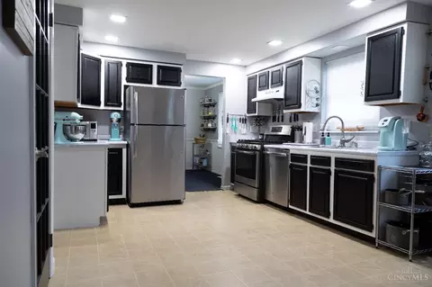 Kitchen - 11418 Lyncross Dr, Forest Park, OH 45240 photo 2 of 2