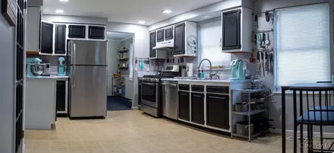 Kitchen - 11418 Lyncross Dr, Forest Park, OH 45240 photo 1 of 2