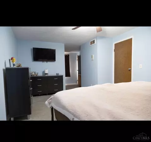 Bedroom - 11418 Lyncross Dr, Forest Park, OH 45240 photo 4 of 4