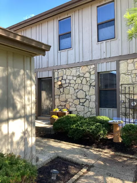 5254 Pros Dr, West Chester, OH 45069