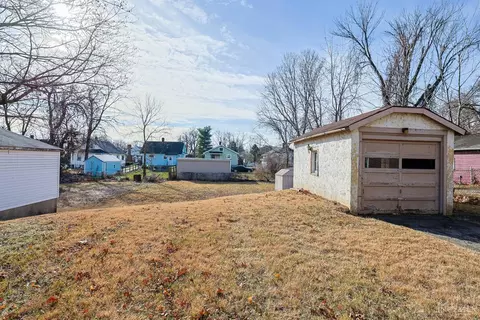 Exterior - 1511 Summit Rd, Cincinnati, OH 45237 photo 7 of 11