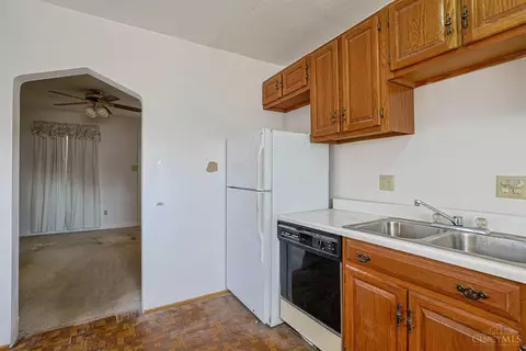 Kitchen - 1511 Summit Rd, Cincinnati, OH 45237 photo 2 of 2