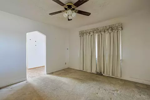 Living - 1511 Summit Rd, Cincinnati, OH 45237 photo 3 of 4