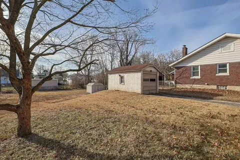Exterior - 1511 Summit Rd, Cincinnati, OH 45237 photo 6 of 11