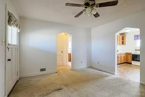 Living - 1511 Summit Rd, Cincinnati, OH 45237 photo 4 of 4