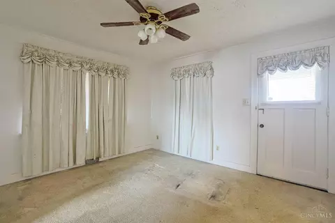 Living - 1511 Summit Rd, Cincinnati, OH 45237 photo 1 of 4