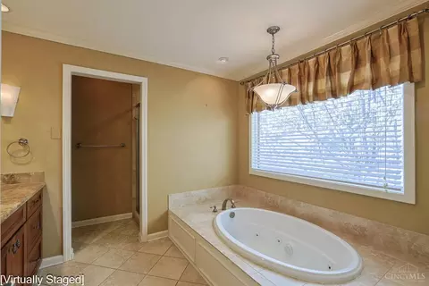 Bath - 7 Falling Brook Ln, Blue Ash, OH 45241 photo 2 of 5