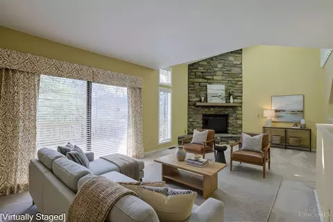 Living - 7 Falling Brook Ln, Blue Ash, OH 45241 photo 2 of 7