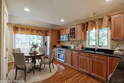 Kitchen - 7 Falling Brook Ln, Blue Ash, OH 45241 photo 1 of 2