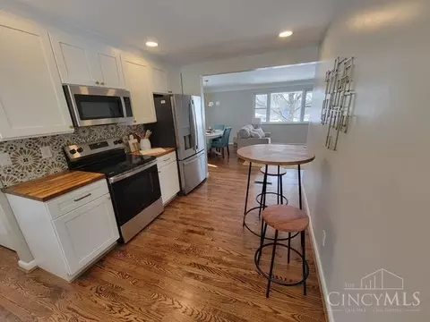 Kitchen - 148 Waxwing Dr, Reading, OH 45236 photo 3 of 4