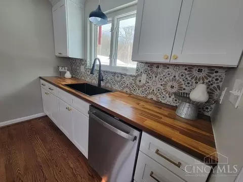 Kitchen - 148 Waxwing Dr, Reading, OH 45236 photo 4 of 4