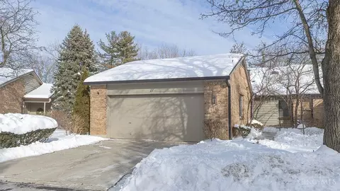 11 Rolling Hills Ct, Wyoming, OH 45215