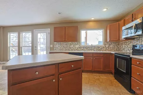 Kitchen - 449 Lyness Ave, Harrison, OH 45030 photo 3 of 5