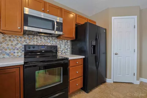 Kitchen - 449 Lyness Ave, Harrison, OH 45030 photo 5 of 5