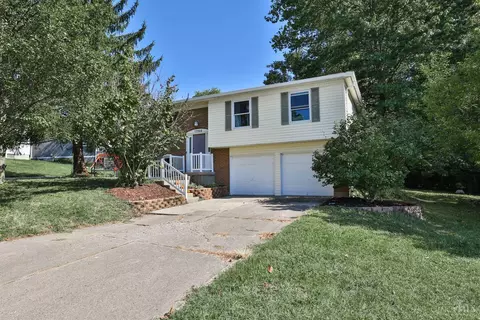 1786 Woodpine Ln, Cincinnati, OH 45255