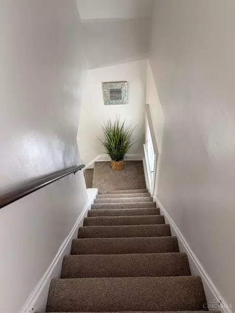 Entry Way - 4654 Winton Rd, Cincinnati, OH 45232 photo 1 of 1