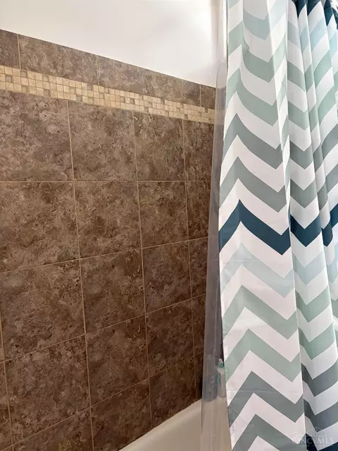 Bath - 4654 Winton Rd, Cincinnati, OH 45232 photo 2 of 4