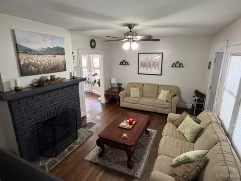 Living - 4654 Winton Rd, Cincinnati, OH 45232 photo 3 of 4