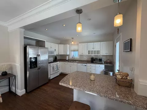 Kitchen - 4654 Winton Rd, Cincinnati, OH 45232 photo 1 of 3