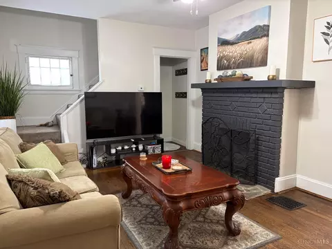 Living - 4654 Winton Rd, Cincinnati, OH 45232 photo 1 of 4