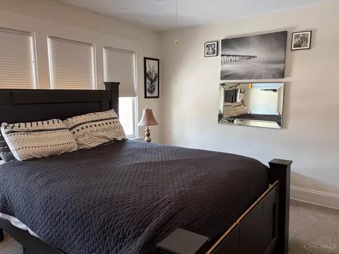 Bedroom - 4654 Winton Rd, Cincinnati, OH 45232 photo 2 of 2