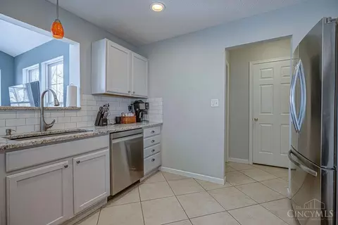 Kitchen - 110 Kitty Hawk Dr, Springboro, OH 45066 photo 2 of 5