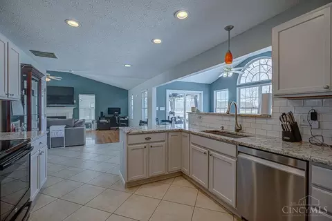 Kitchen - 110 Kitty Hawk Dr, Springboro, OH 45066 photo 3 of 5