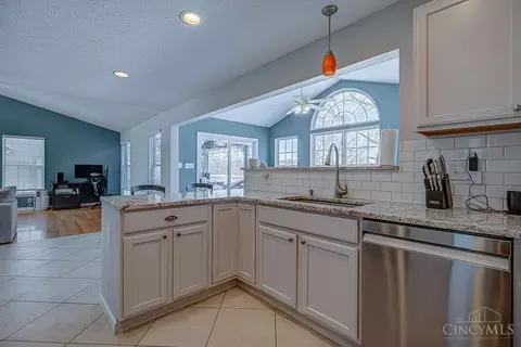 Kitchen - 110 Kitty Hawk Dr, Springboro, OH 45066 photo 4 of 5