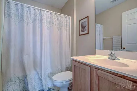 Bath - 110 Kitty Hawk Dr, Springboro, OH 45066 photo 3 of 4