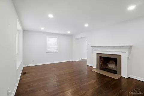 Living - 4207 Simpson Ave, Cincinnati, OH 45227 photo 1 of 2